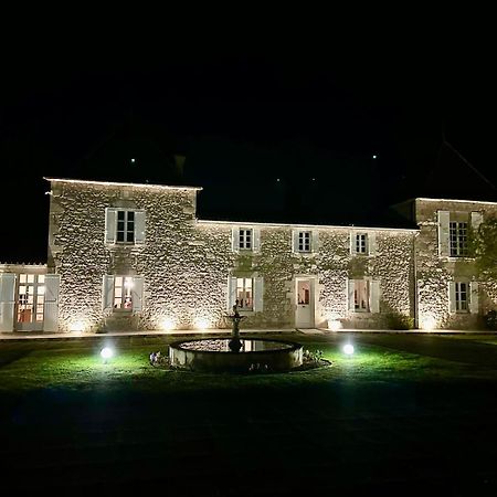 Chateau De Lafont Suites Saint-Vivien  ภายนอก รูปภาพ