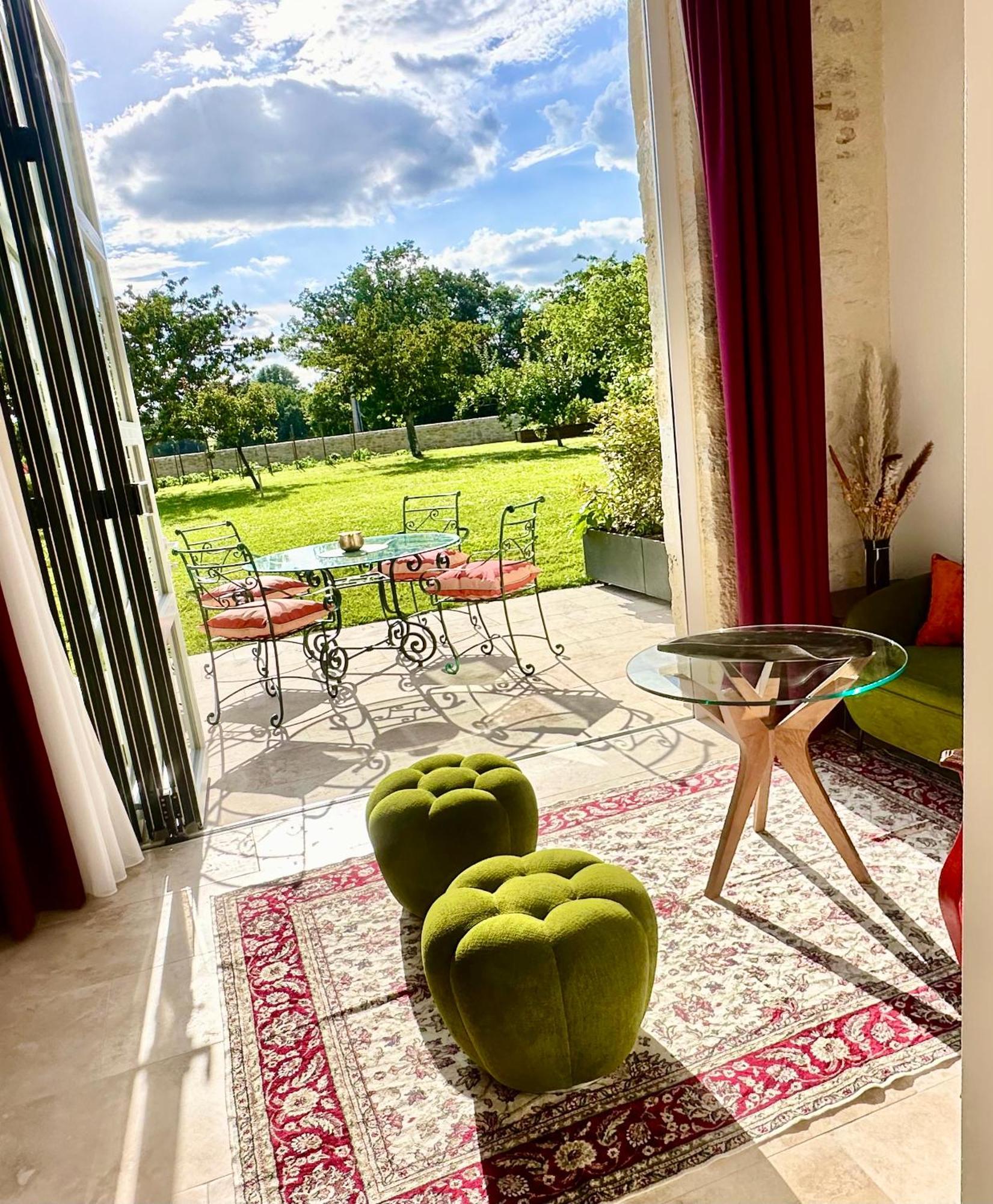 Chateau De Lafont Suites Saint-Vivien  ภายนอก รูปภาพ