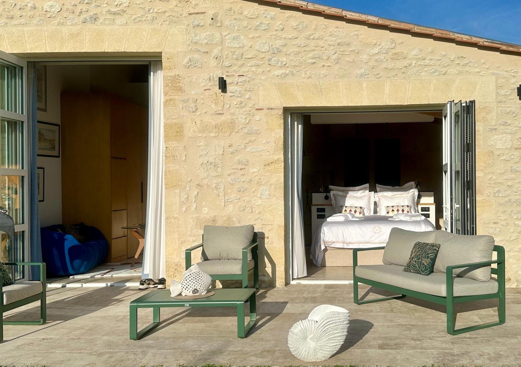 Chateau De Lafont Suites Saint-Vivien  ภายนอก รูปภาพ