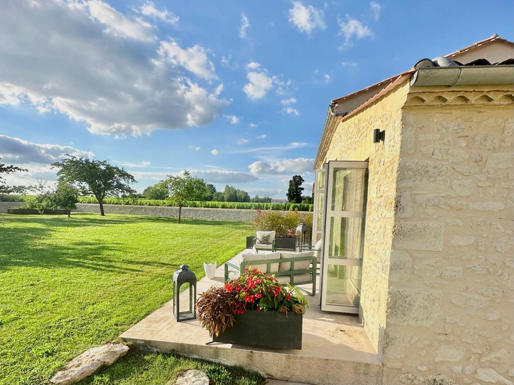 Chateau De Lafont Suites Saint-Vivien  ภายนอก รูปภาพ