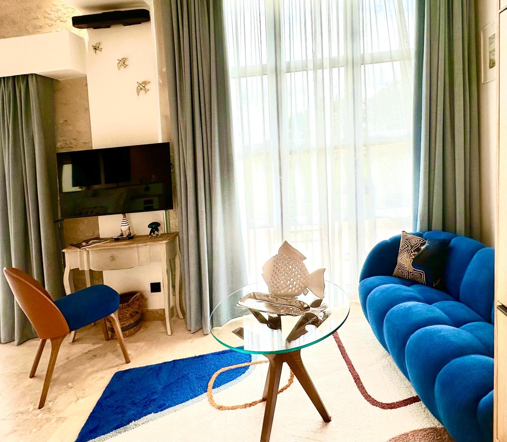 Chateau De Lafont Suites Saint-Vivien  ภายนอก รูปภาพ