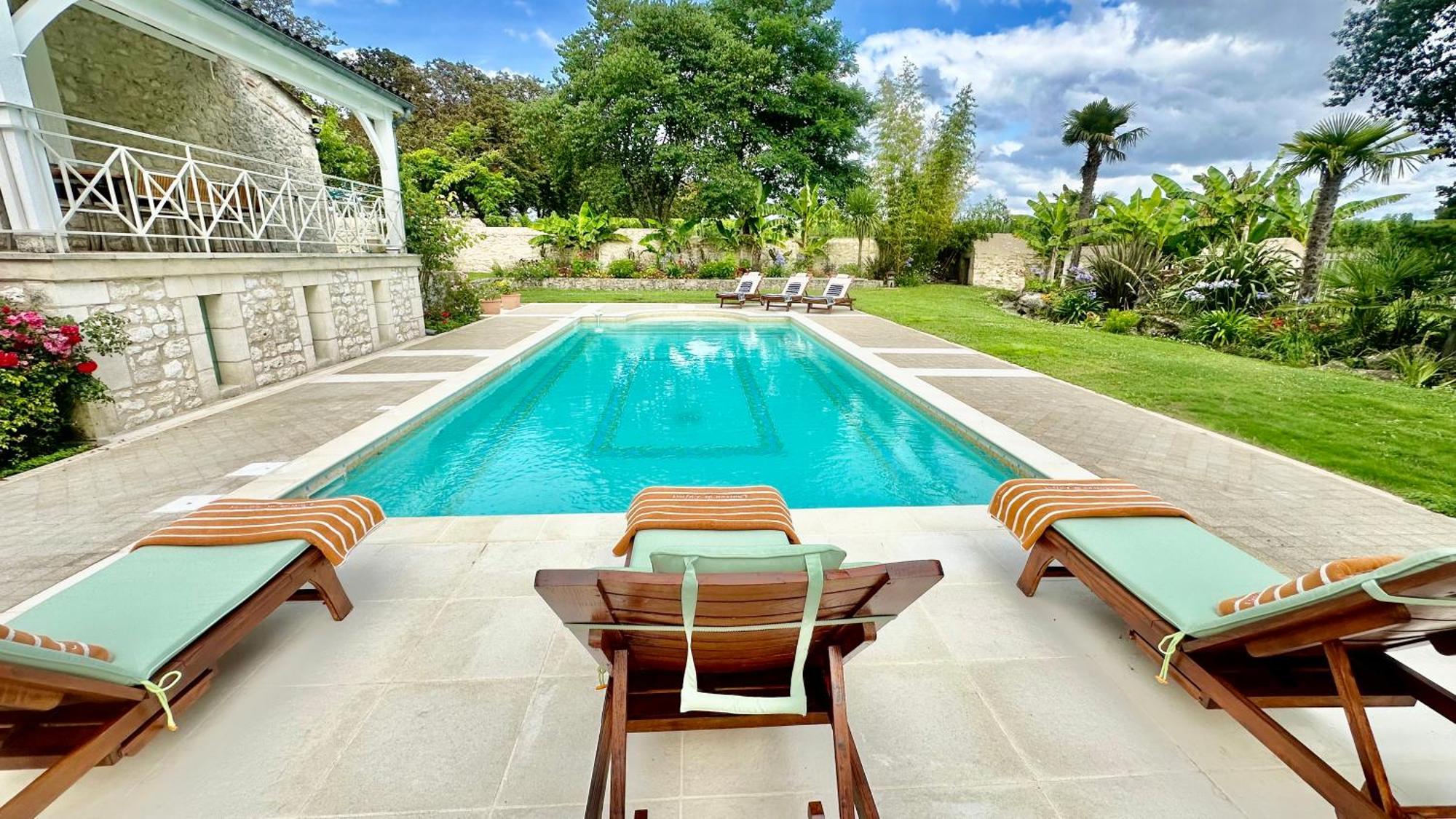 Chateau De Lafont Suites Saint-Vivien  ภายนอก รูปภาพ