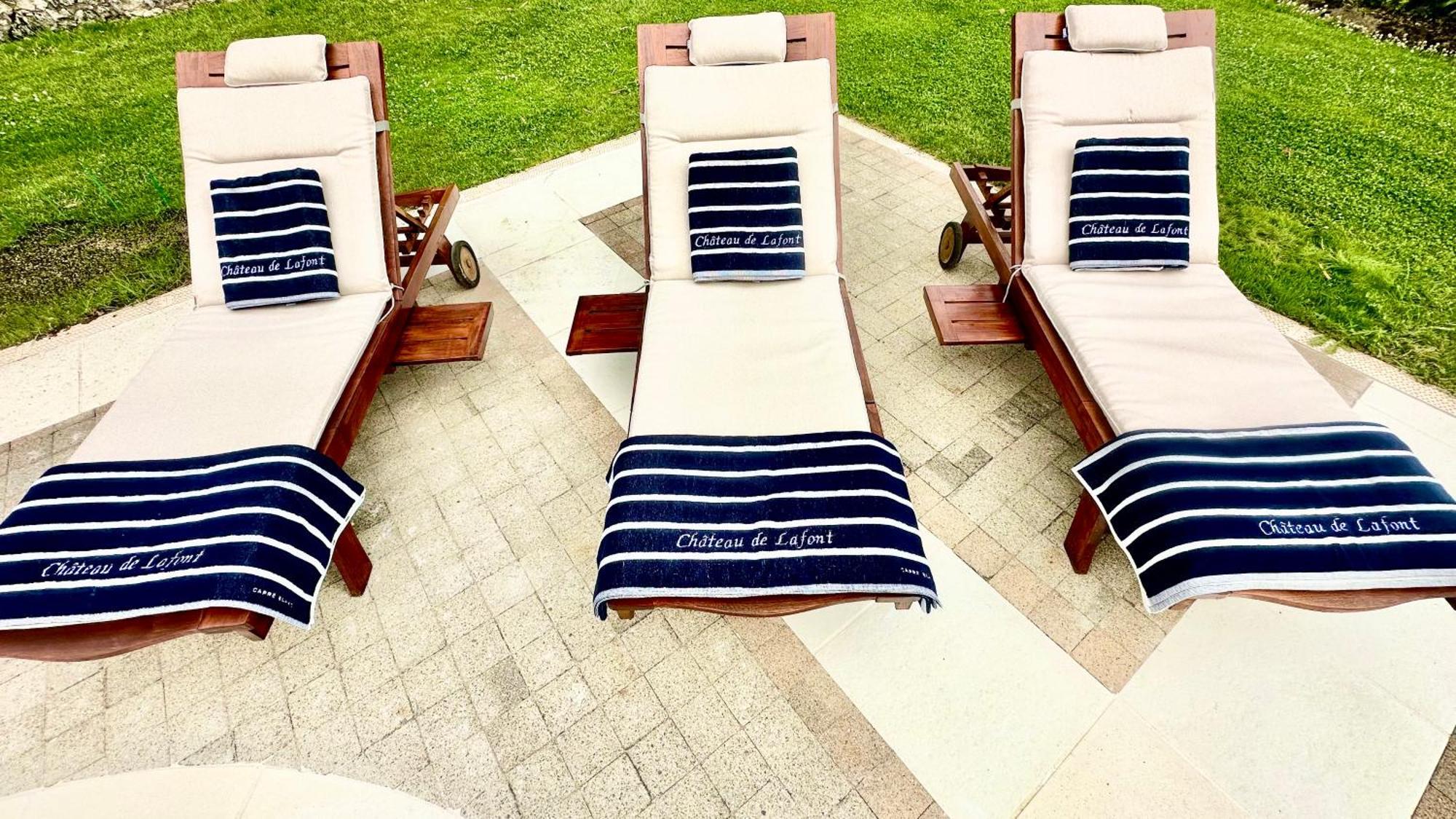 Chateau De Lafont Suites Saint-Vivien  ภายนอก รูปภาพ