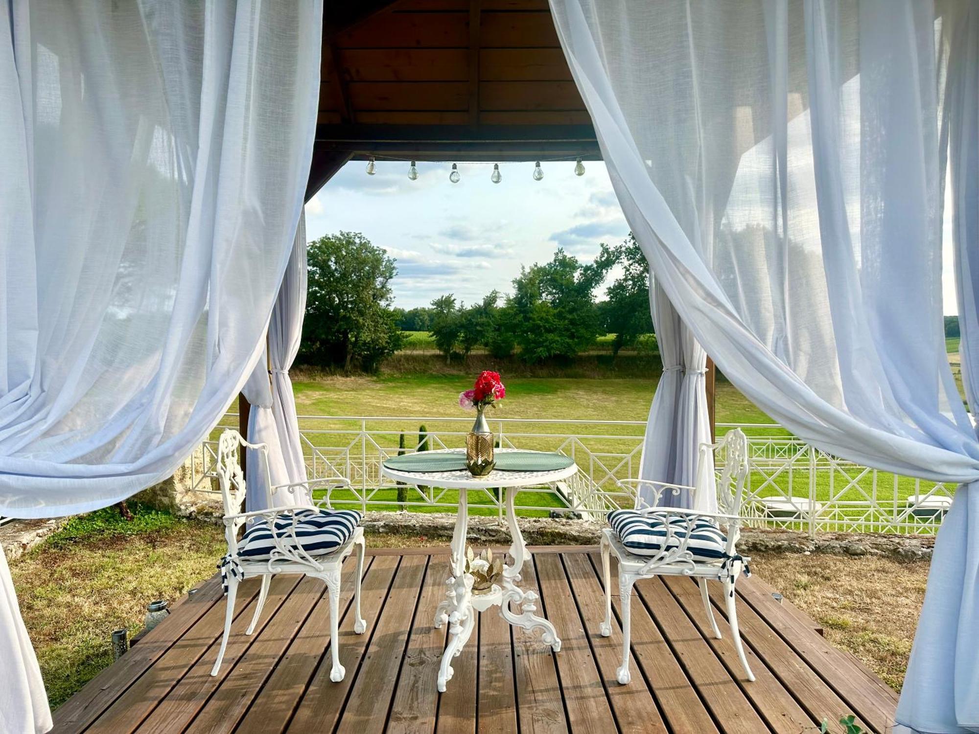 Chateau De Lafont Suites Saint-Vivien  ภายนอก รูปภาพ