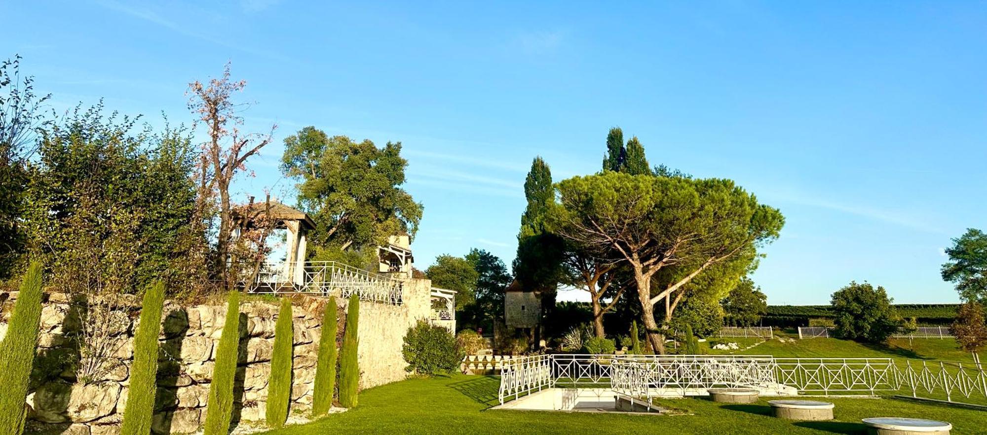 Chateau De Lafont Suites Saint-Vivien  ภายนอก รูปภาพ