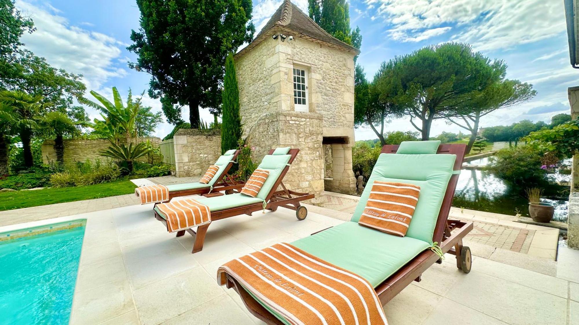 Chateau De Lafont Suites Saint-Vivien  ภายนอก รูปภาพ