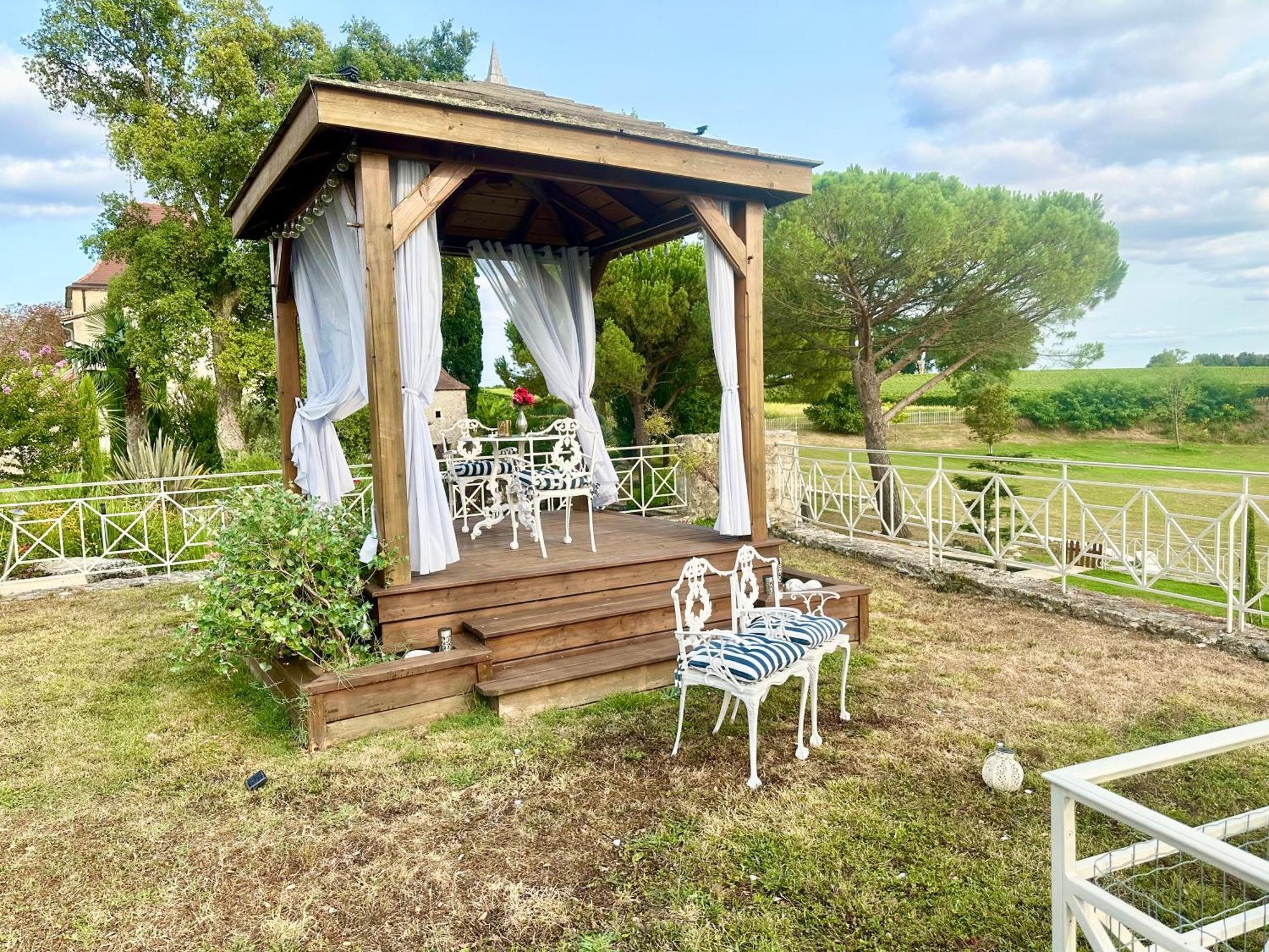 Chateau De Lafont Suites Saint-Vivien  ภายนอก รูปภาพ