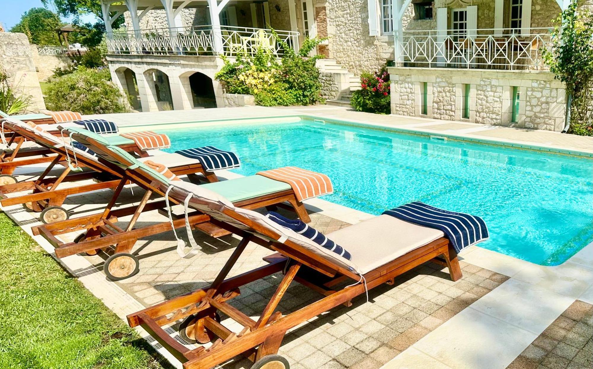 Chateau De Lafont Suites Saint-Vivien  ภายนอก รูปภาพ