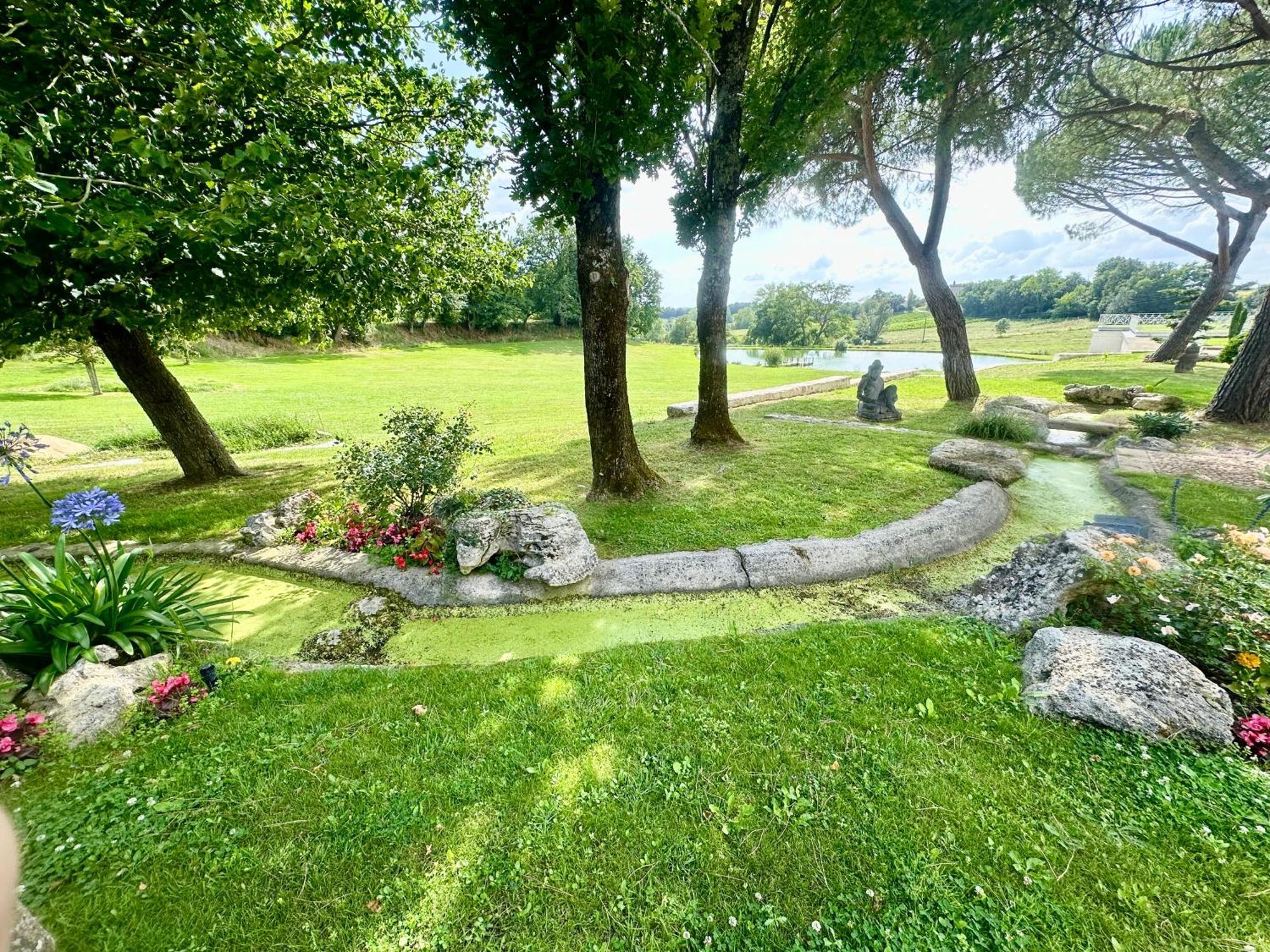 Chateau De Lafont Suites Saint-Vivien  ภายนอก รูปภาพ