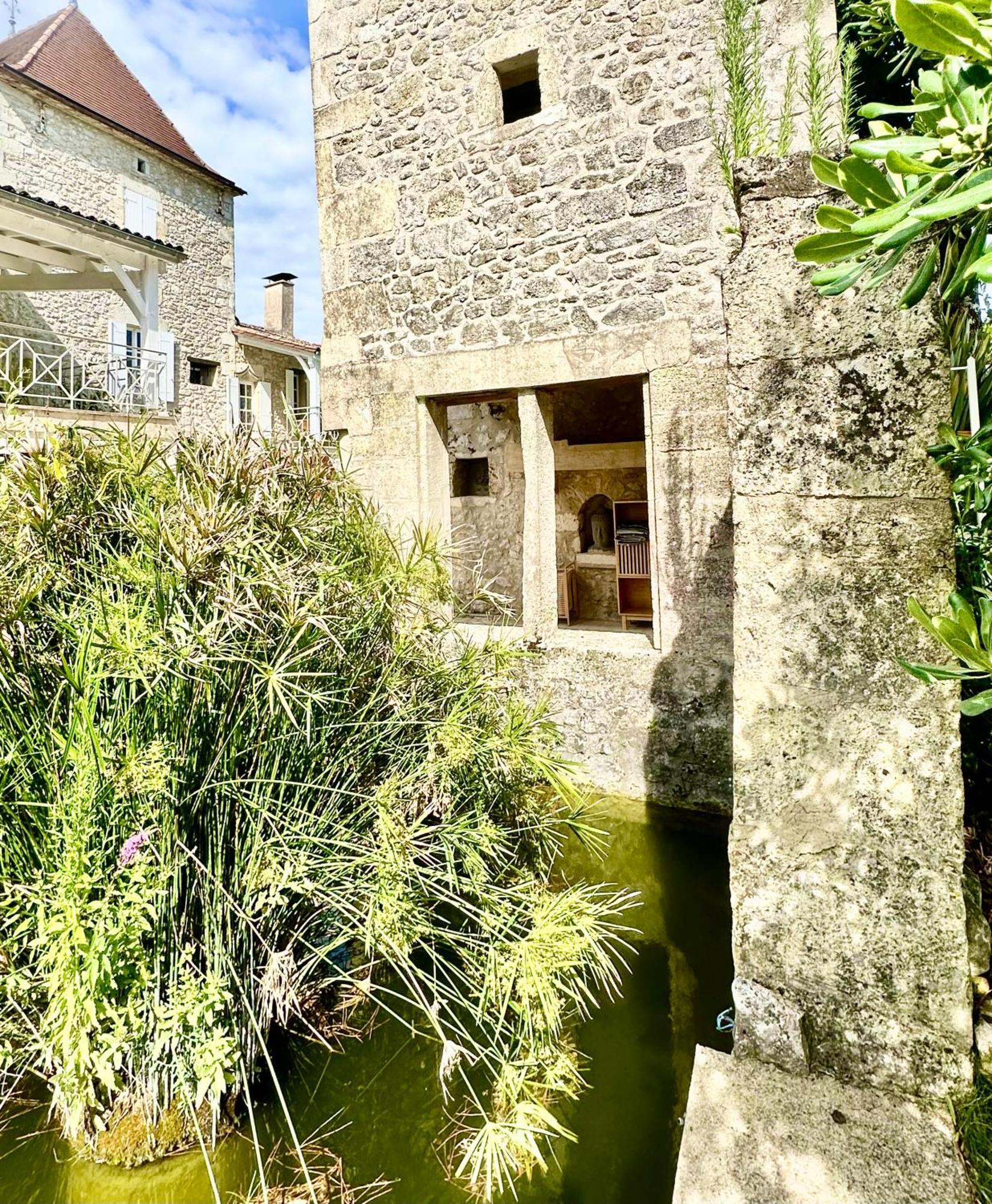 Chateau De Lafont Suites Saint-Vivien  ภายนอก รูปภาพ