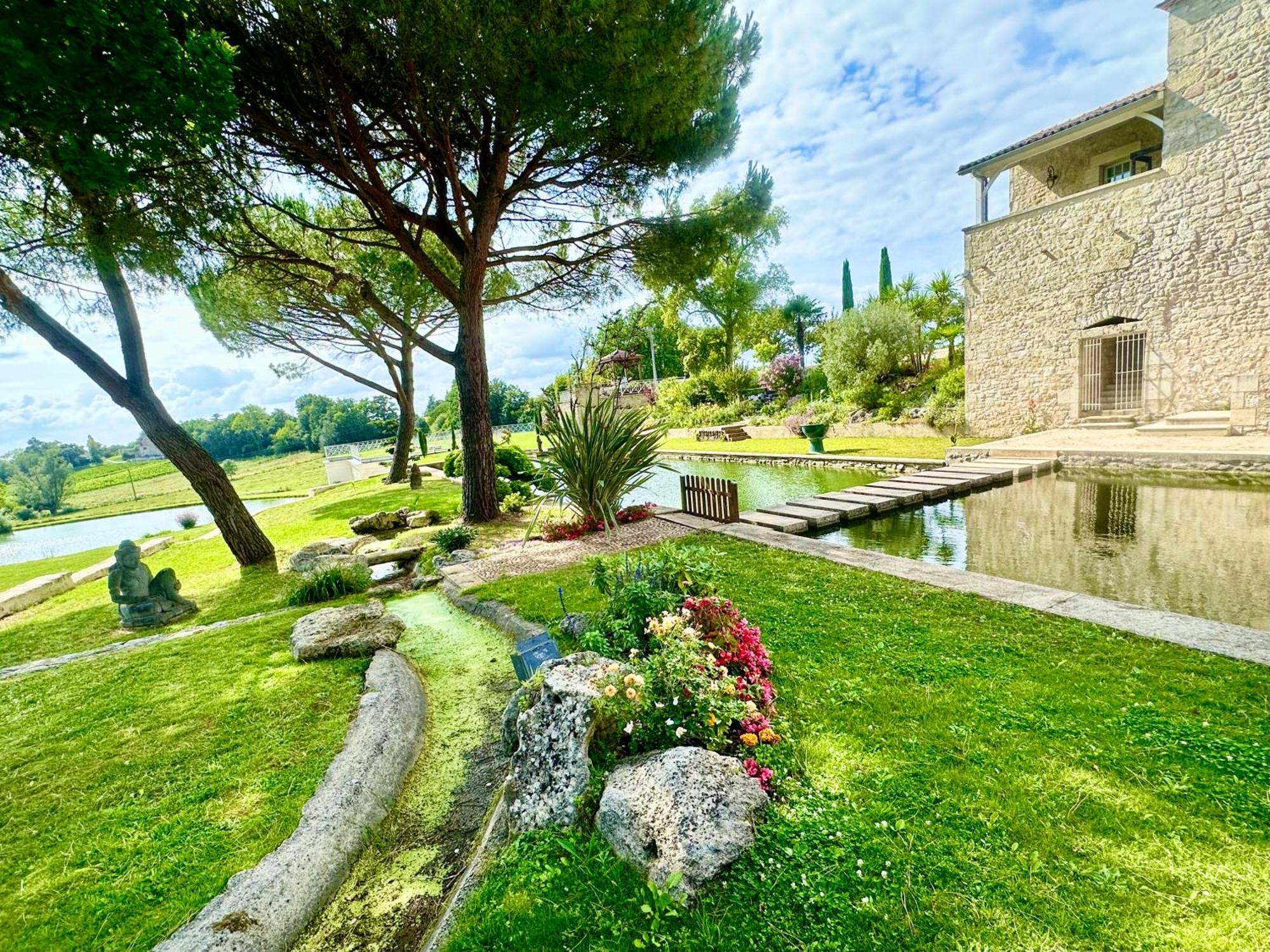 Chateau De Lafont Suites Saint-Vivien  ภายนอก รูปภาพ