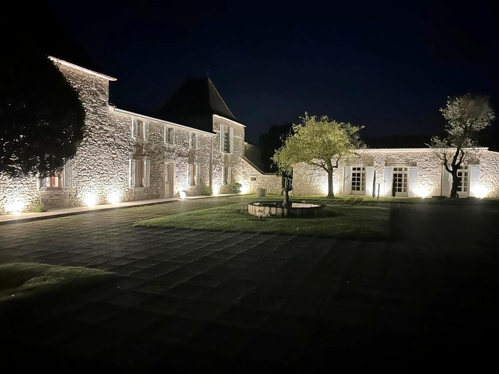 Chateau De Lafont Suites Saint-Vivien  ภายนอก รูปภาพ