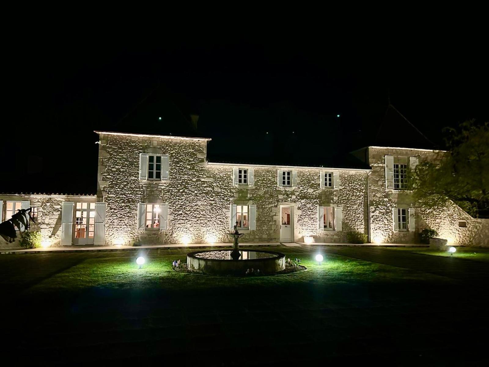 Chateau De Lafont Suites Saint-Vivien  ภายนอก รูปภาพ